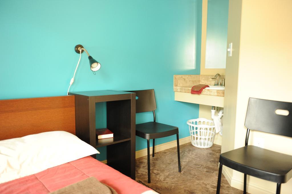 Camelot Inn At Honeyville Habitación foto