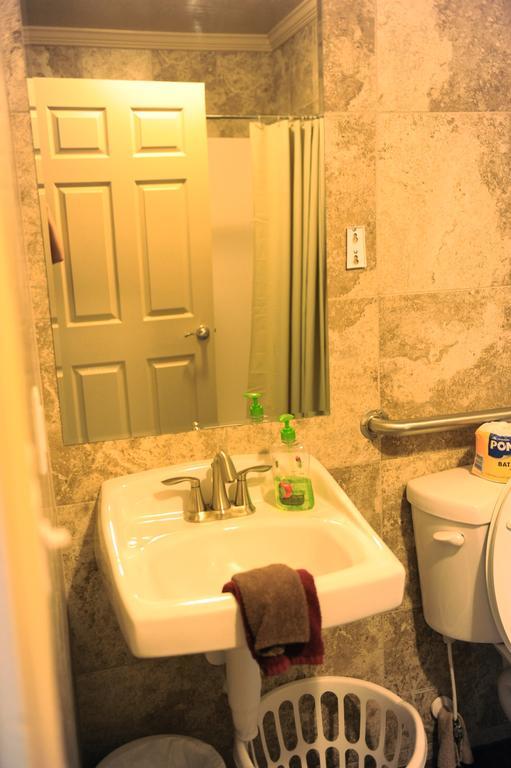 Camelot Inn At Honeyville Habitación foto
