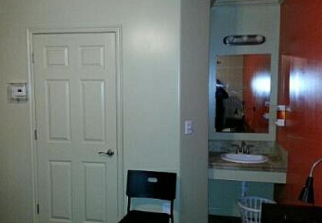 Camelot Inn At Honeyville Habitación foto